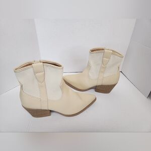 Universal Thread Kay Western Ankle Boots Cream Womens 7 NWOT Coastal Cowgirl